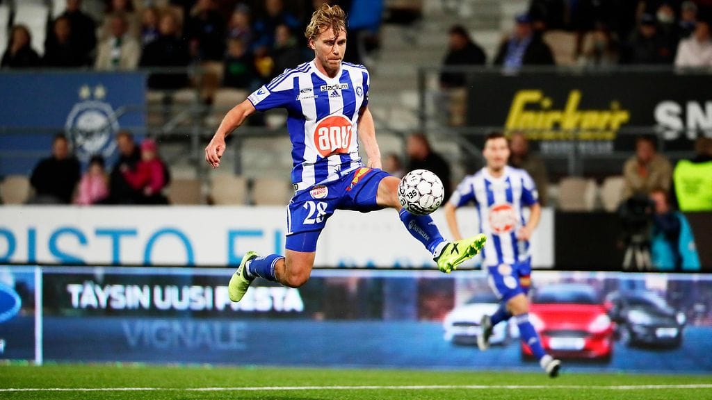 Rasmus Schüller HJK:n paidassa.