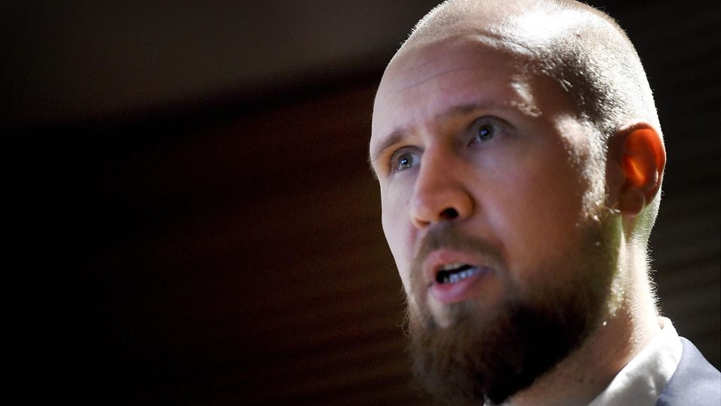 Välikysymyksen ensimmäinen allekirjoittaja on vihreiden puheenjohtaja Touko Aalto.