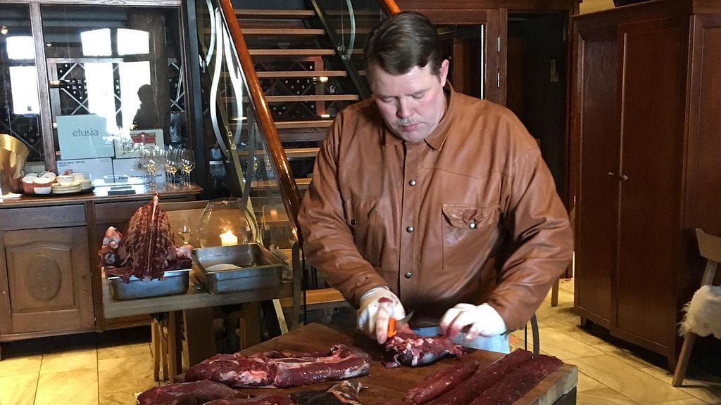 Hannu Lahtela jos kuka tietää, miten poroa kannattaa lähteä valmistamaan.