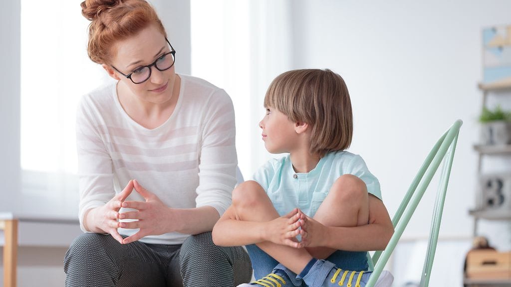 Haussa on lastenhoitaja, joka voi käydä hienotunteisesti ja ammattimaisesti keskustelun lasten kanssa seksistä.