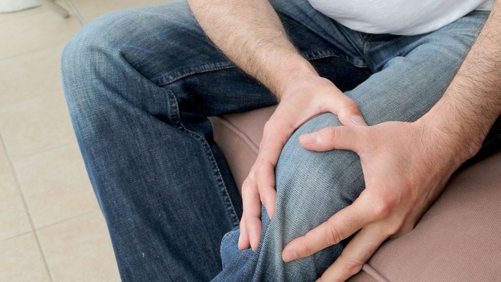 Polvikipu voi vaikeuttaa arkiaskareita ja vaikuttaa masennuksen syntyyn iäkkäillä.