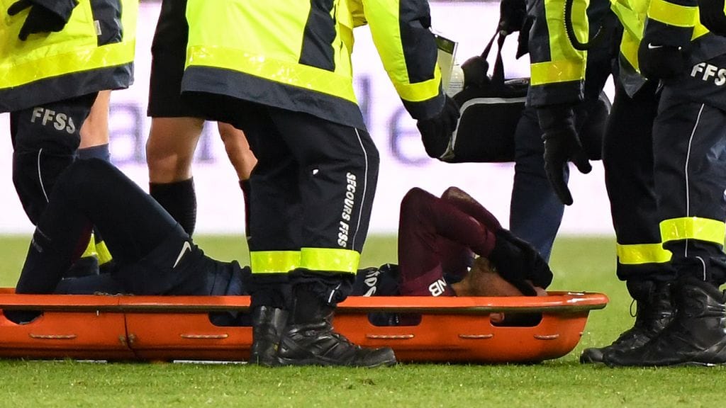 Neymar kannettiin pois kentältä sunnuntaina Ranskan liigan ottelussa Marseillea vastaan.