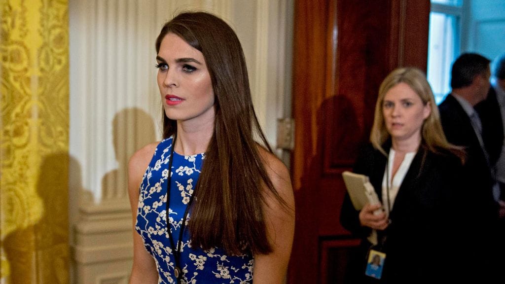 Kuvassa etualalla Hope Hicks, jonka kerrotaan kuuluneen Trumpin sisäpiiriin jo pitkään.