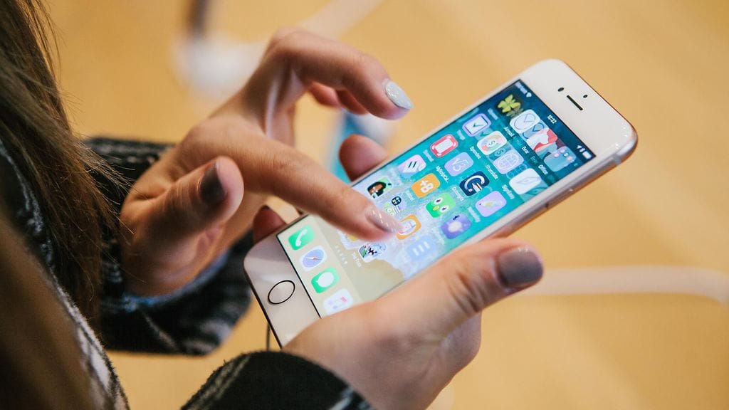 Viikkoa Grantin löydön jälkeen Apple poisti ryhmäpuheluominaisuuden, kun muut käyttäjät alkoivat valittaa bugista ja jakaa videoita sen toiminnasta sosiaalisessa mediassa. Kuvituskuva.