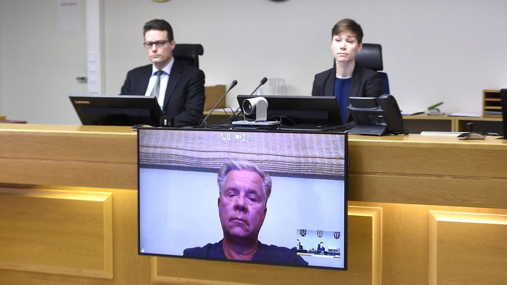 Toinen vastaajista, Markku Ritaluoma (videoyhteyden kautta) autokauppa Sunny Car Centerin konkurssiin liittyvien vahingonkorvauksien käsittelyistunnossa Kanta-Hämeen käräjäoikeudessa Hämeenlinnassa 1. maaliskuuta 2018. Sunny Car Centerin konkurssipesä vaatii hallituksen puheenjohtajana ja toimitusjohtajana toimineelta Markku Ritaluomalta sekä hallituksen jäsenenä toimineelta Iisakki Kiemungilta yhteensä yli 6 miljoonan euron vahingonkorvausta.