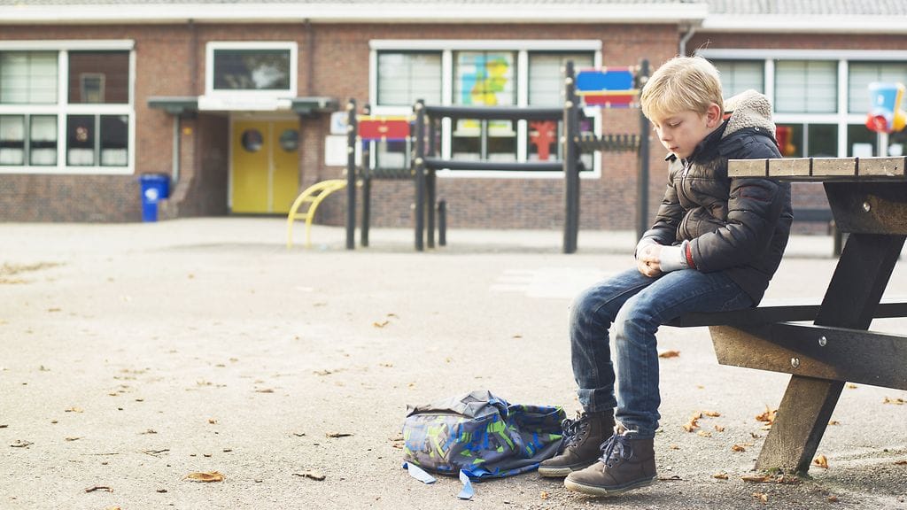 Lapsen kaveritilannetta kannattaa selvitellä juttelemalla ihmissuhteista.