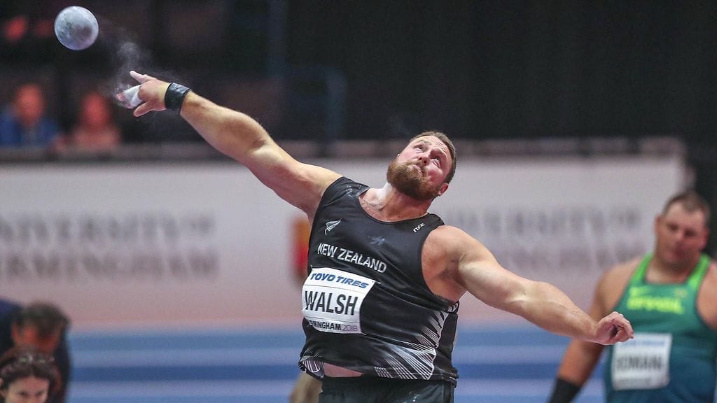 Tomas Walsh siivitti kuulan Birminghamin MM-hallifinaalissa 22,31 metriin.