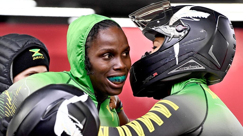 Carrie Russell (vas.) ja Jazmine Fenlator-Victorian kilpailivat Pyeongchangin olympialaisissa rattikelkkailun kaksikossa.