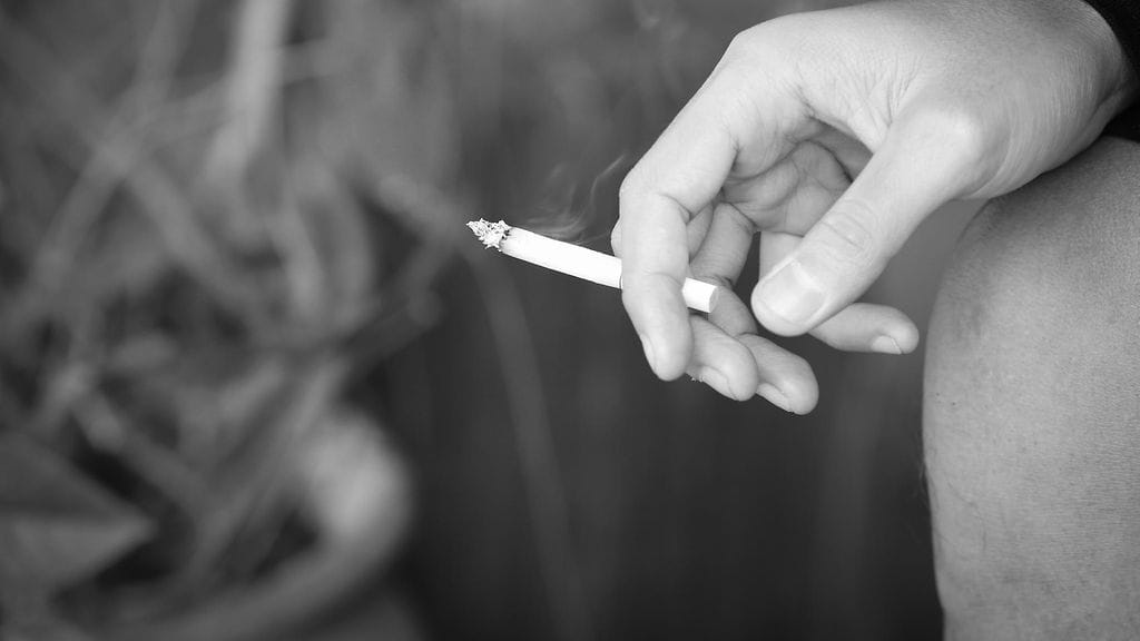 Tutkimuksessa havaittiin, että suurin osa tupakoinnista aiheutuneista savujäämistä poistui pölystä vasta kolmen kuukauden jälkeen.