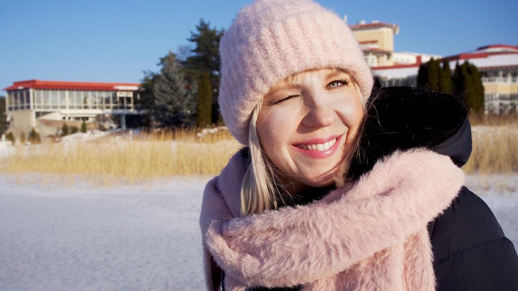 Vappu Pimiä juontaa Maajussille morsian -ohjelman 11. kauden.