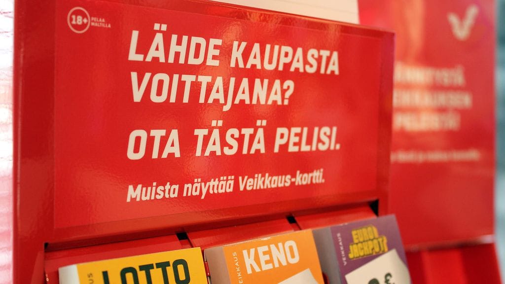 Lottokonkari Veijo Wirén suosittelee pääpottia jahtaavien lyövän hynttyyt yhteen ja täyttävän kimppalottoja.