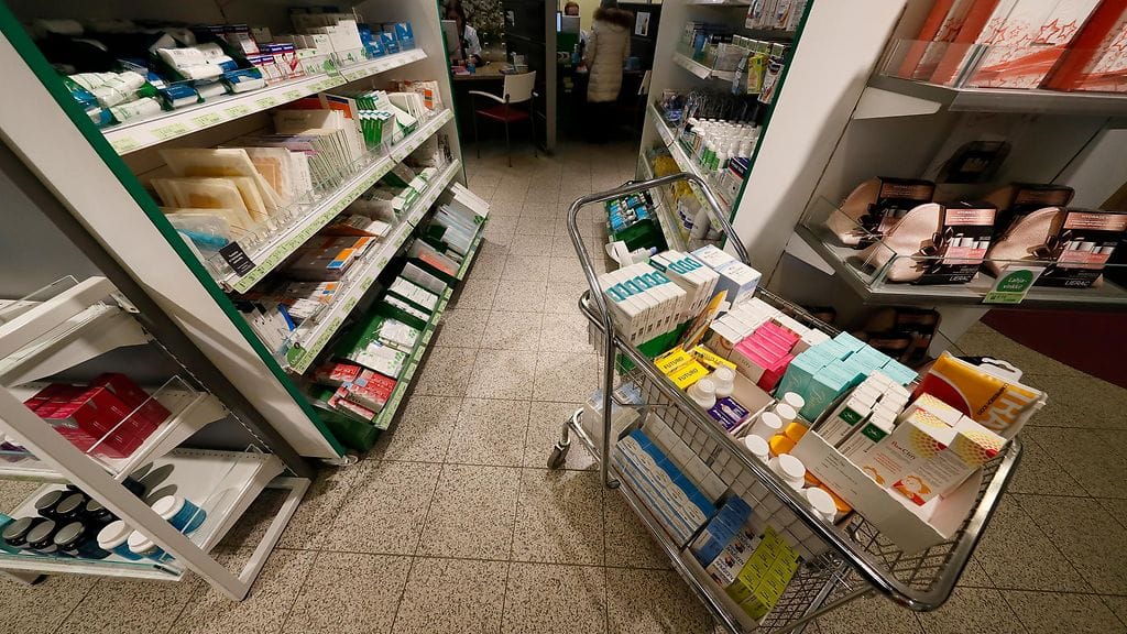 Teollisuusliiton lakko voi näkyä apteekeissa esimerkiksi flunssa- ja yskänlääkkeiden tuotepuutteina tai saatavuusongelmina.