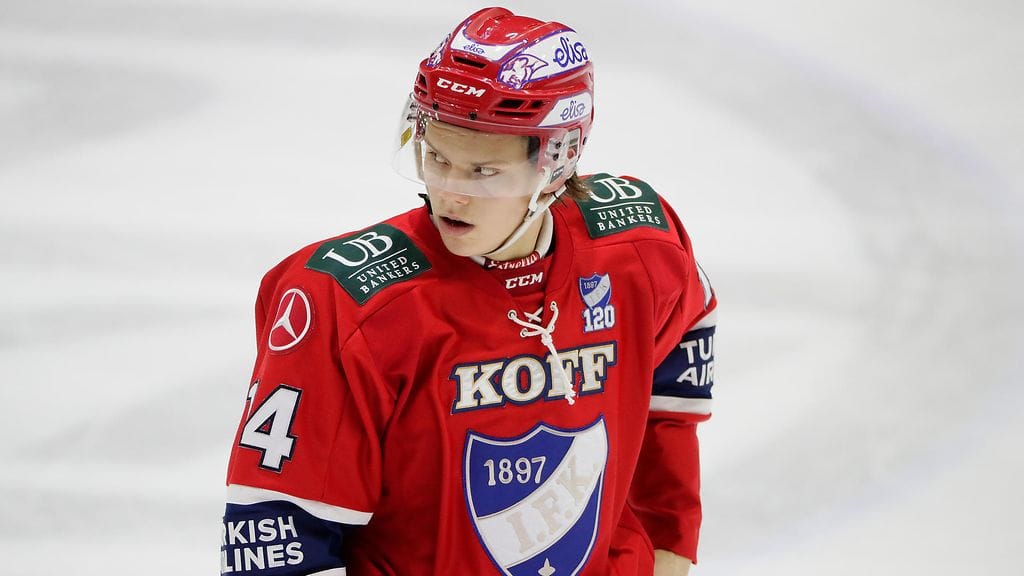 Teemu Engberg nousee Juhani Tyrväisen tilalle HIFK:n kakkosketjuun.