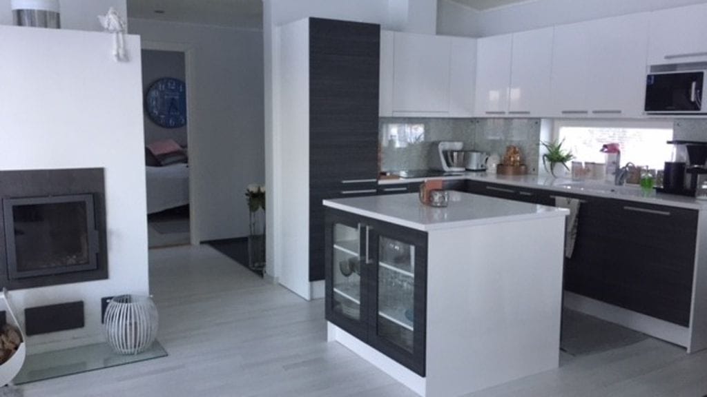 Talo Virosta/Anna Kuikon kotialbumi / kaupalliset