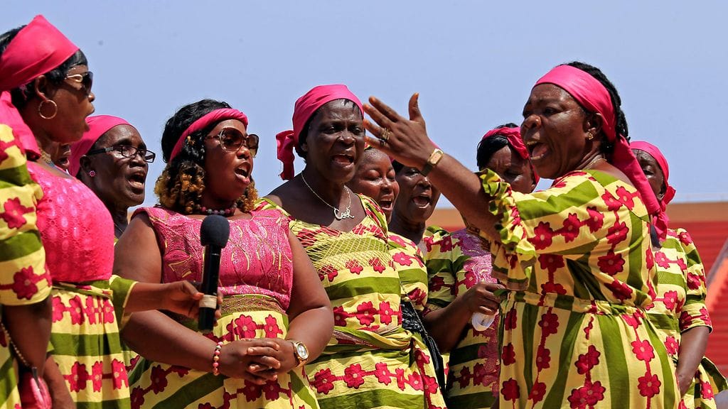 Kansainvälistä naistenpäivää juhlitaan ympäri maailman. Kuvassa liberialaiset naiset juhlistavat merkkipäivää 8. maaliskuuta 2017.