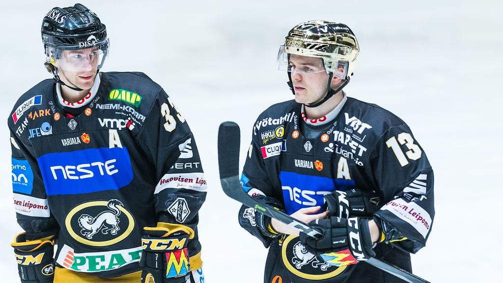 Mikael Ruohomaa ja Julius Junttila ovat tänään kokoonpanon ulkopuolella.