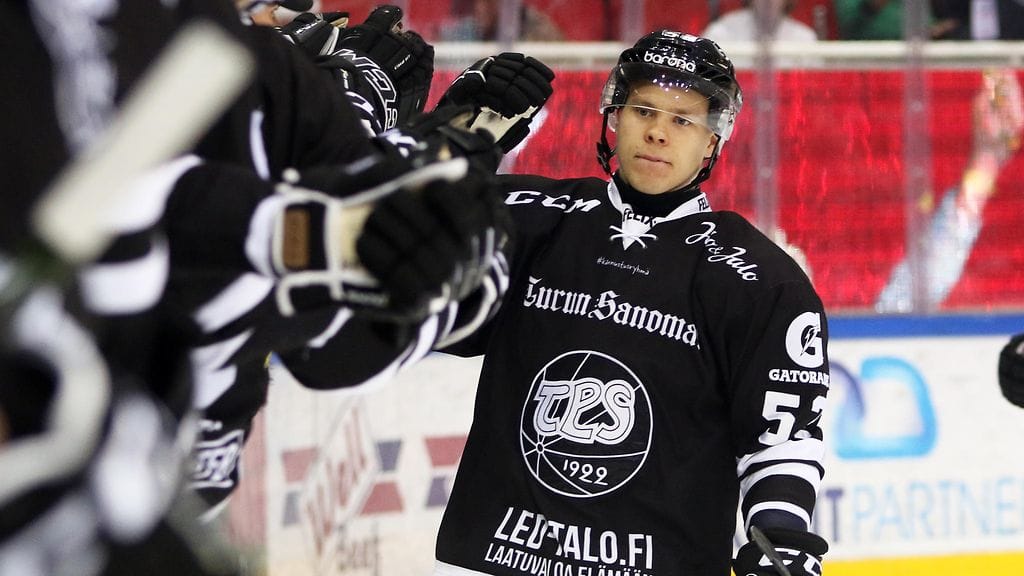 Petrus Palmu allekirjoitti NHL-sopimuksen Vancouver Canucksin kanssa.