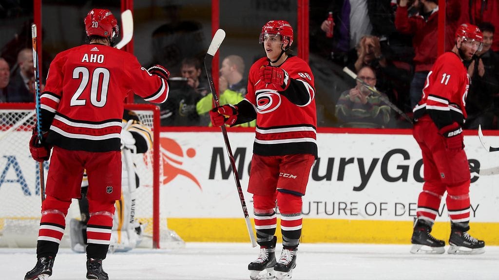 Sebastian Aho ja Teuvo Teräväinen keräsivät tehot 1+1 mieheen.