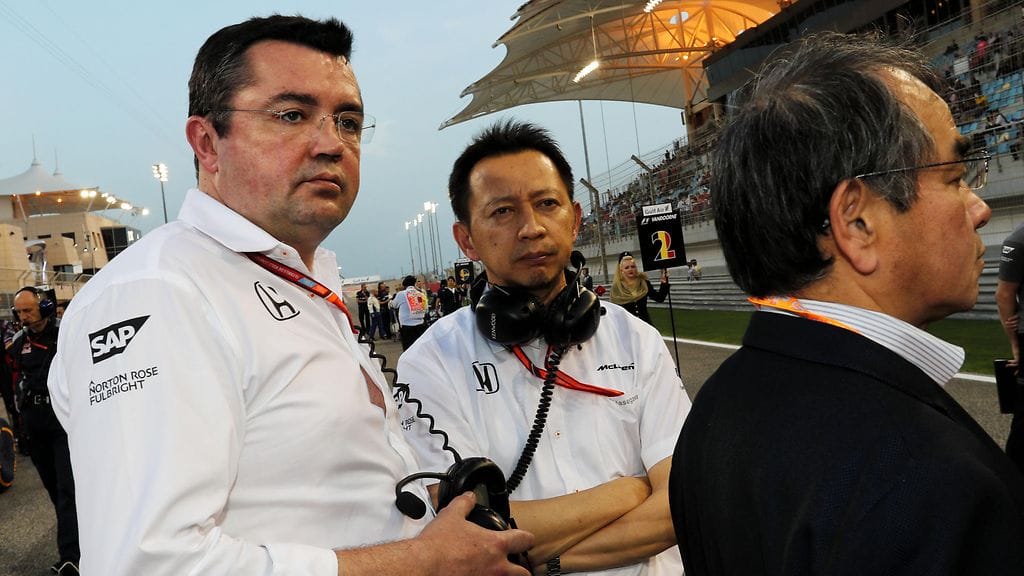 McLarenin ratatoimintojen johtaja Eric Boullier ja Hondan F1-pomo Yusuke Hasegawa.