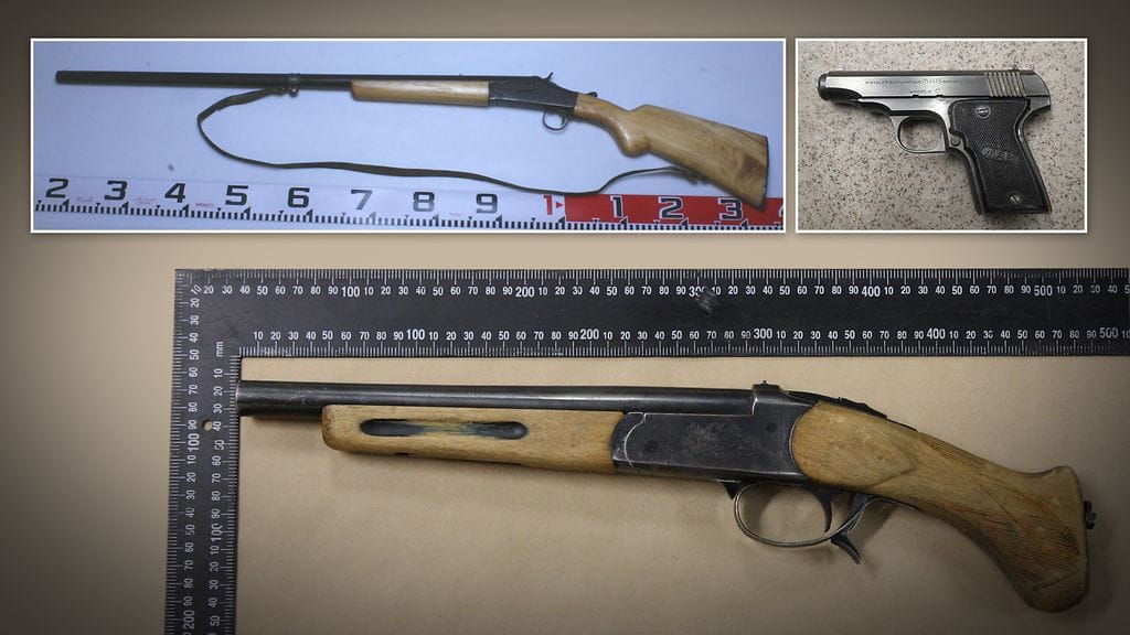 Poliisi takavarikoi huumejuttujen yhteydessä entistä enemmän aseita. Kuvassa Hämeen poliisin takavarikoimia aseita.