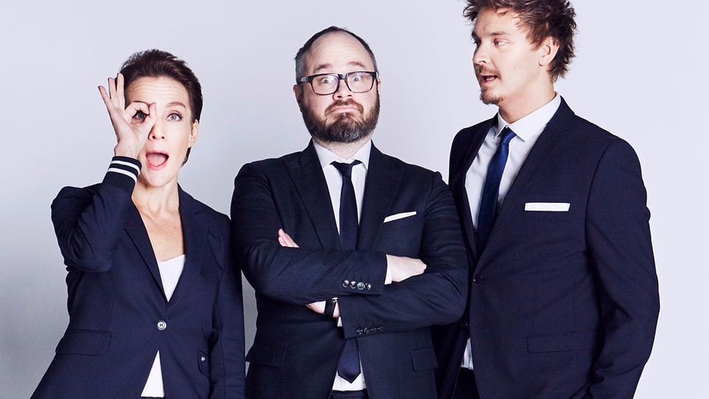 Maria Veitola, Tuomas Enbuske, Roope Salminen pressikuvassa vuonna 2017.