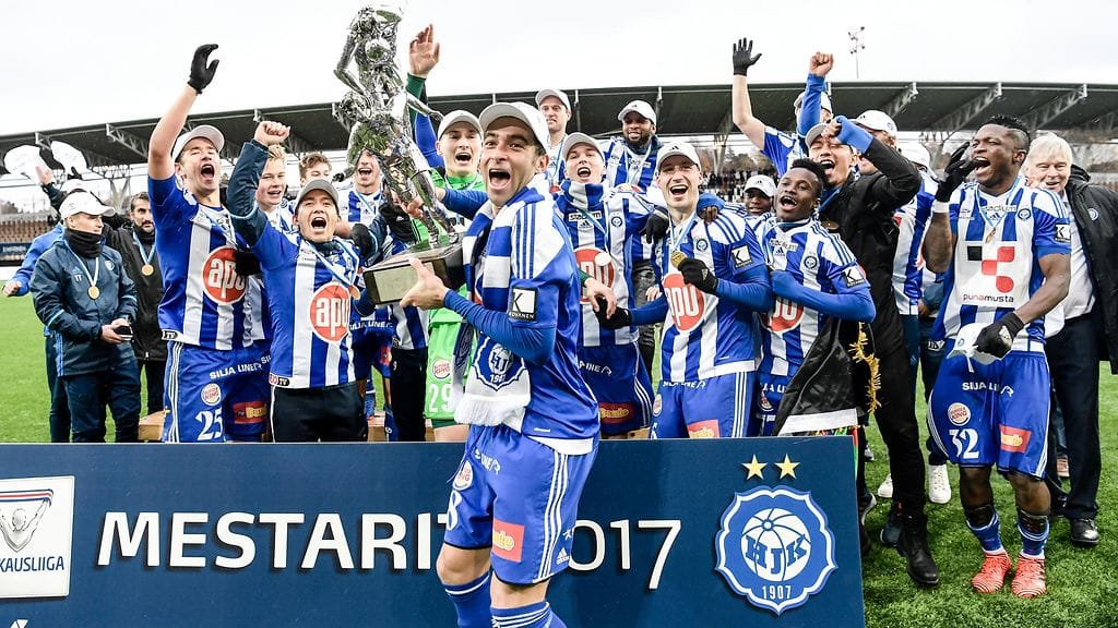 HJK juhli Veikkausliigan mestaruutta viime kauden päätteeksi.