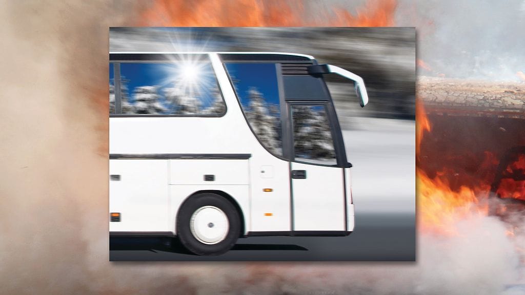 Bussin kuljettaja reagoi tilanteeseen nopeasti pysäyttämällä auton ja käskyttämällä koululaiset ulos palavasta kulkuneuvosta.