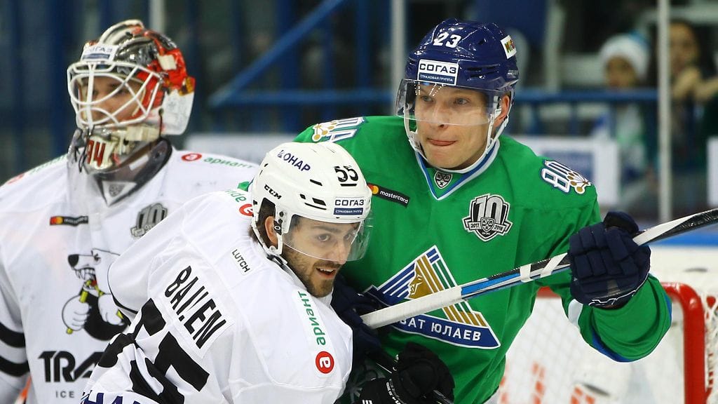 Joonas Kemppainen (oik.) hääri heti maalinteossa Traktoria vastaan.