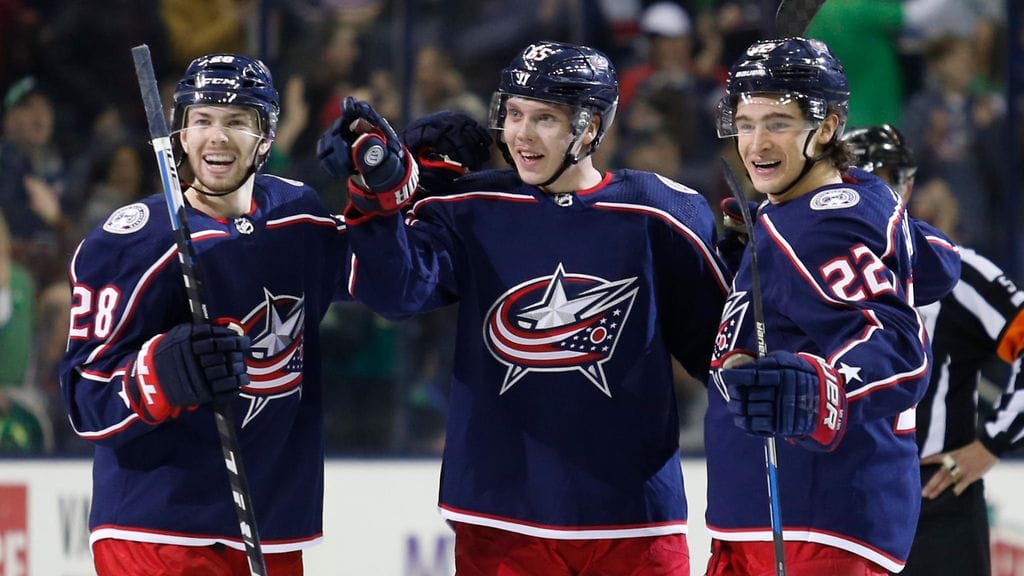 Markus Nutivaara (kesk.) juhli 2–1-maaliaan, joka jäi ottelun voitto-osumaksi.