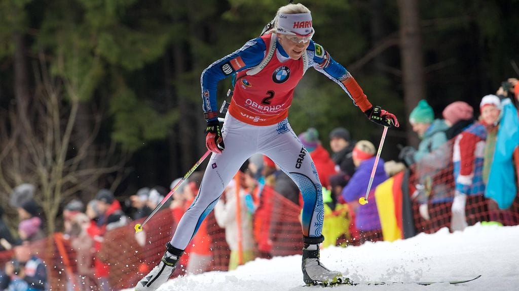 Kaisa Mäkäräinen on maailmancupin reaalitilanteessa 52 pistettä Anastasia Kuzminan takana.