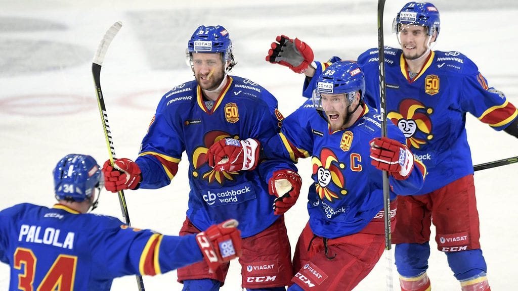 Jokerit juhli Olli Palolan (vas.) ensimmäisessä jatkoerässä iskemää maalia.