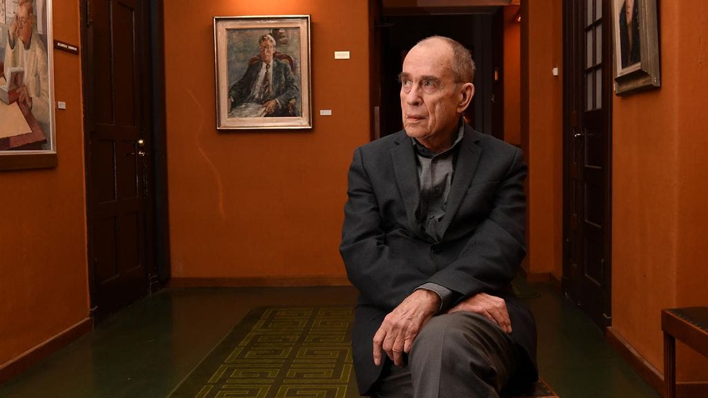 Jörn Donner hakee eroa kaupunginvaltuustosta.