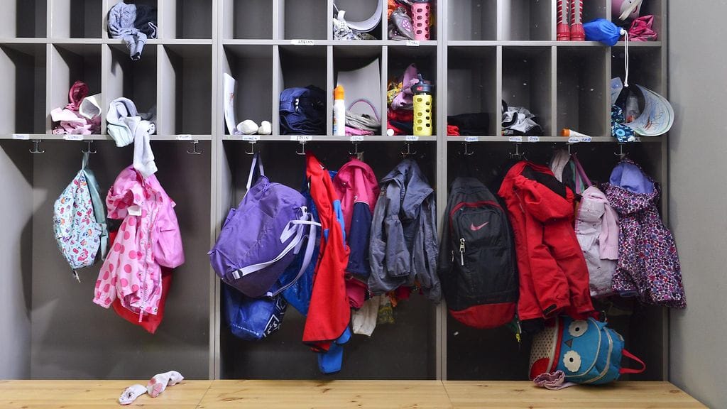 "Minun lapseni ja muiden lapsien on voitava käydä esikoulunsa ilman pelkoa väkivallasta", vetoaa helsinkiläisen päiväkodin vanhempien blogikirjoitus. Kuvituskuva.