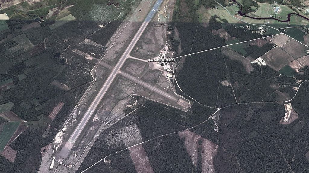 Sää oli lentoasemalla aamulla varsin huono lumisateen vuoksi.