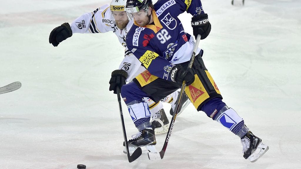 William Rapuzzi (edessä) vuonna 2016. Tuolloin hän pääsi pelaamaan myös kaksi playoff-ottelua Sveitsin liigassa lainasopimuksella EV Zugissa.