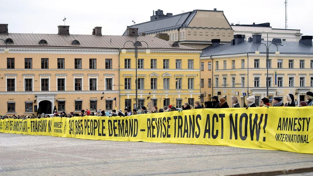 Helsingin Senaatintorilla järjestettiin tänään mielenilmaus translain uusimisen puolesta.