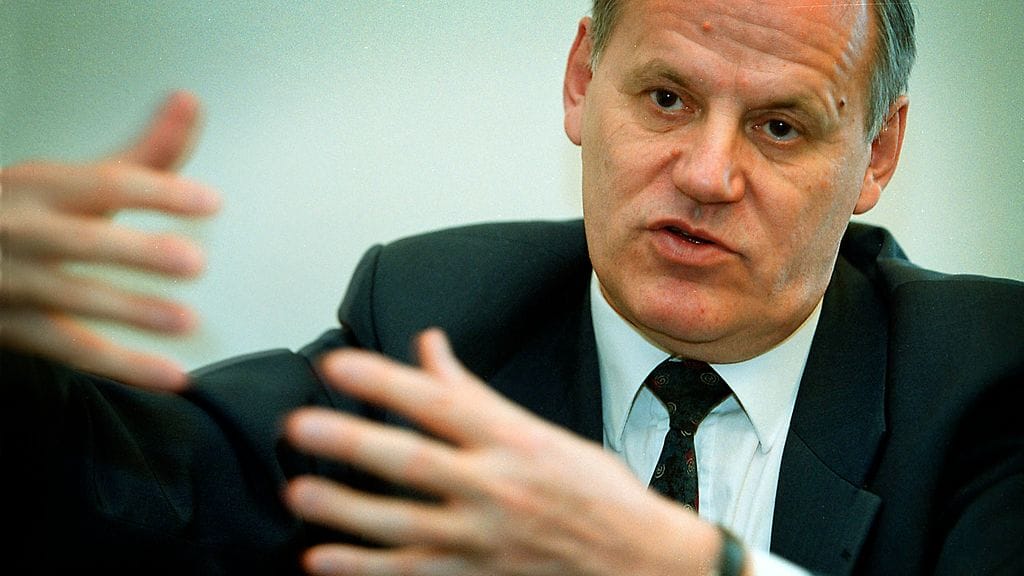 Mikkola oli syntynyt vuonna 1943.