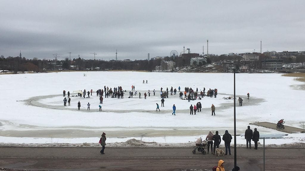 Jääkaruselli, Töölönlahti, pipolätkä