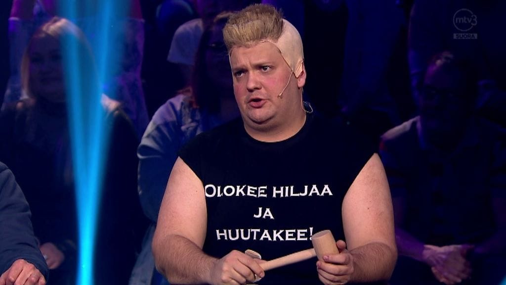 "Huutokauppakeisari Aki Palsanmäki" Kingin tuomaristossa.