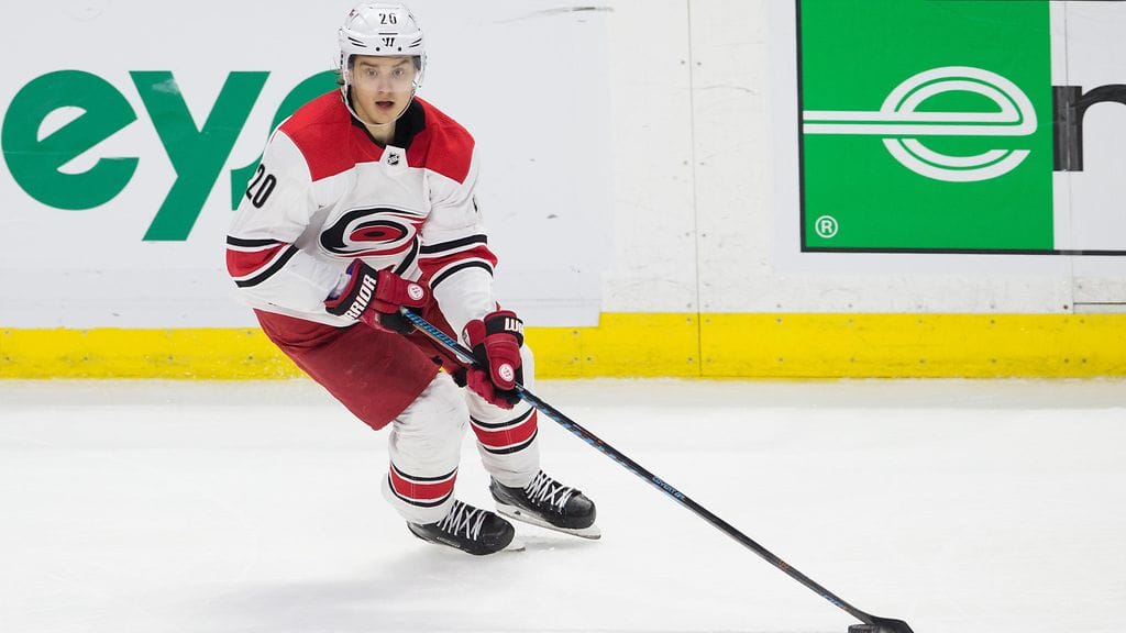 Sebastian Aho tarjoili upean alustuksen Carolinan 3–1-maalissa.