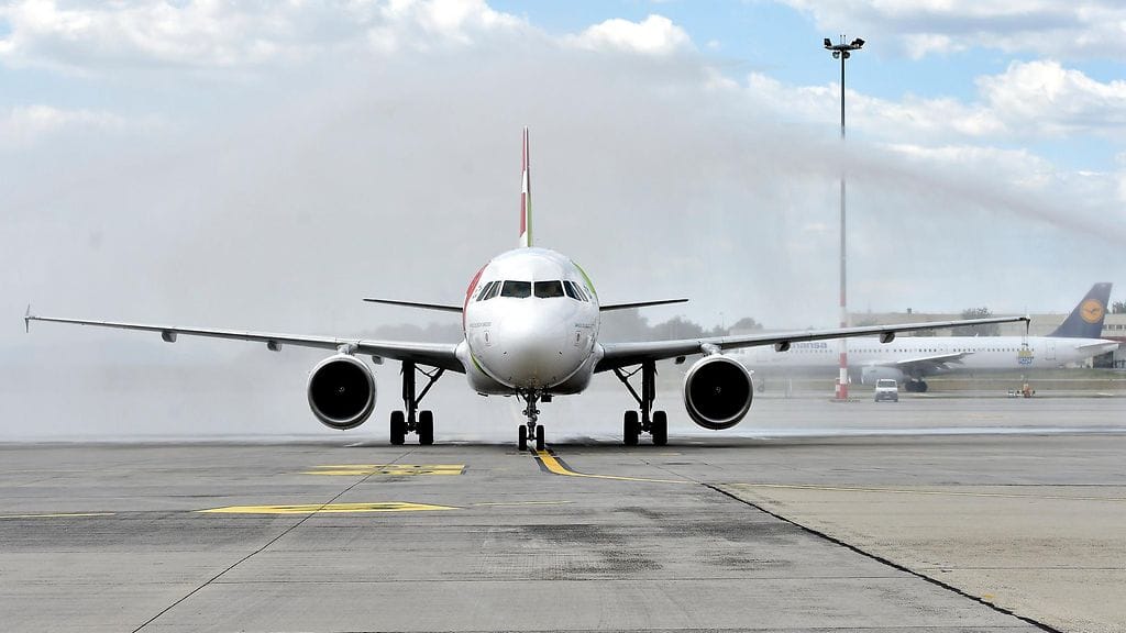 Kuvituskuvassa portugalilaisen TAP airin lentokone Airbus A 319 kuvattuna Unkarissa Budapestissa 03. heinäkuuta 2017.