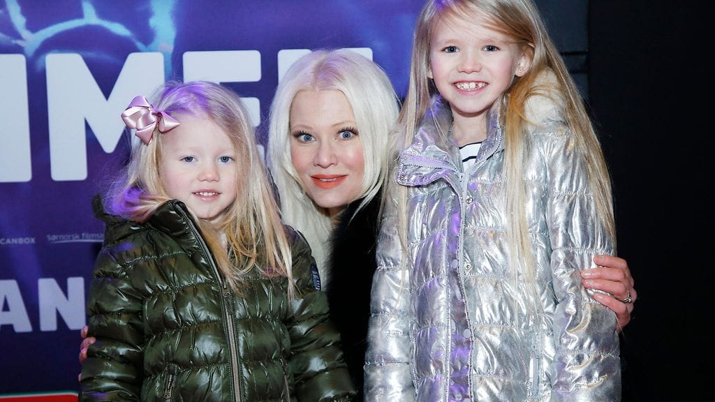 Linda Lampenius ja tyttäret Olivia ja Cecilia 2017