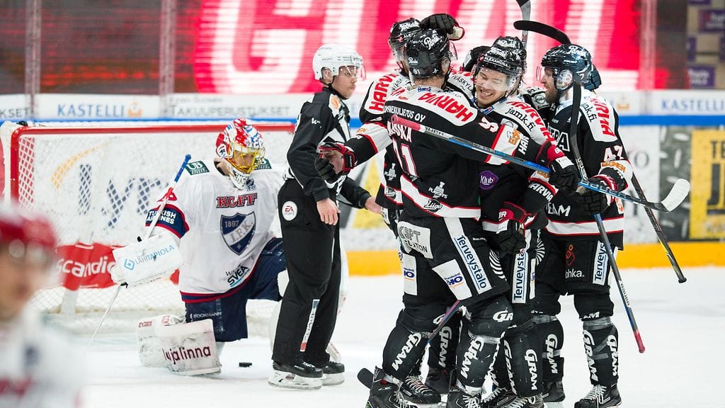 JYP aloitti viidennen puolivälieräottelun hurjalla tulituksella.