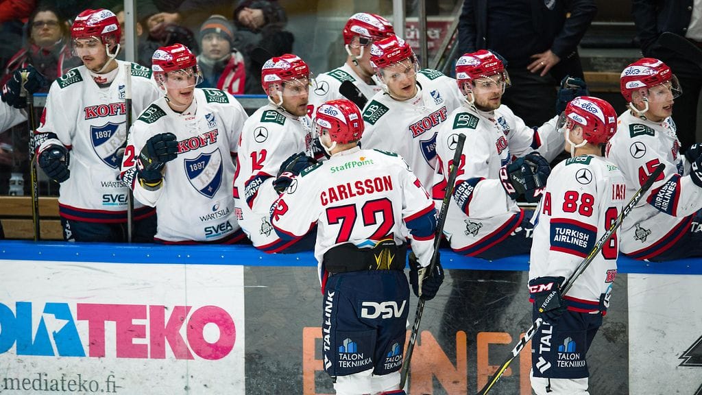 Patrik Carlsson on johdattamassa HIFK:n hurjaan kiriin.