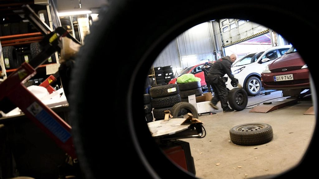 Kuluttajaliitto vertaili vaihdon hintaa 12 paikkakunnalla, jolloin keskimääräiseksi hinnaksi tuli 33 euroa.