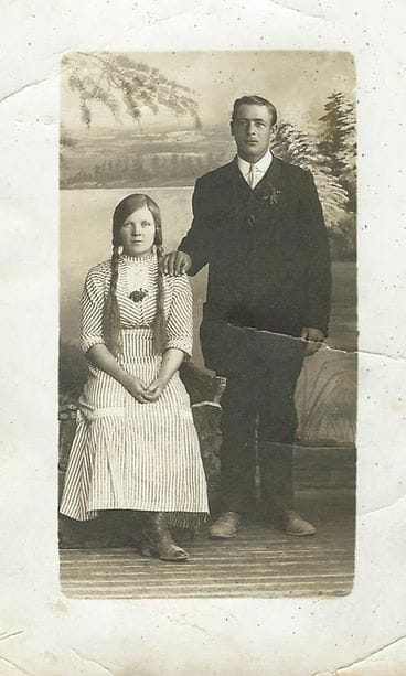 Karl Ivar Stenroos ja Elina, hääkuva, Hausjärven metsähauta