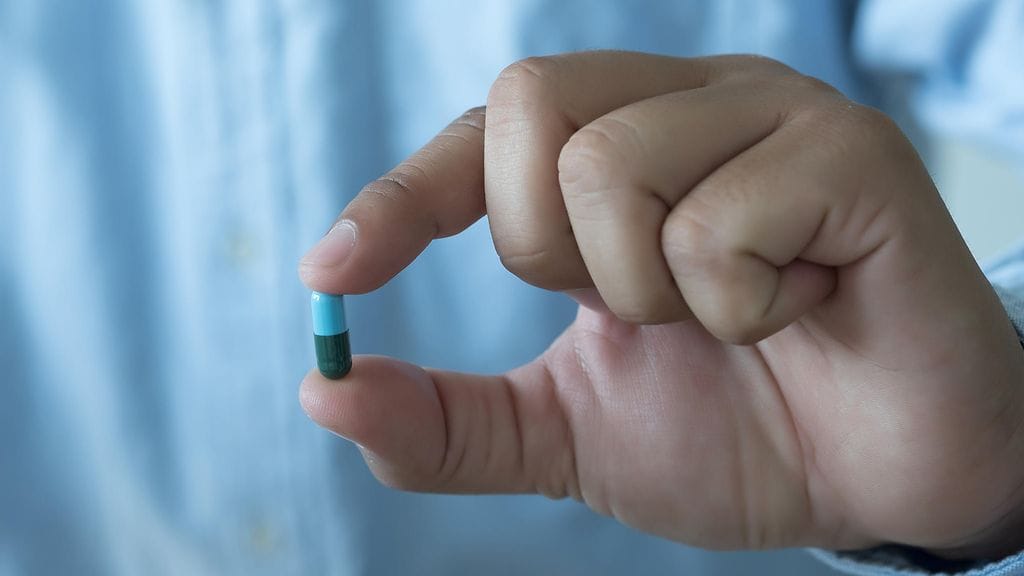 Michael väittää Viagrasta lörpötelleen apteekin työntekijän pilanneen avioliittonsa. Kuvituskuva.