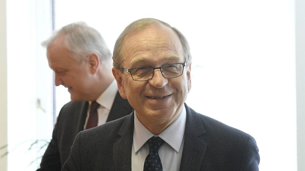 Olli Rehn kertoo, että hän on hakenut Suomen Pankin pääjohtajan tehtävää.