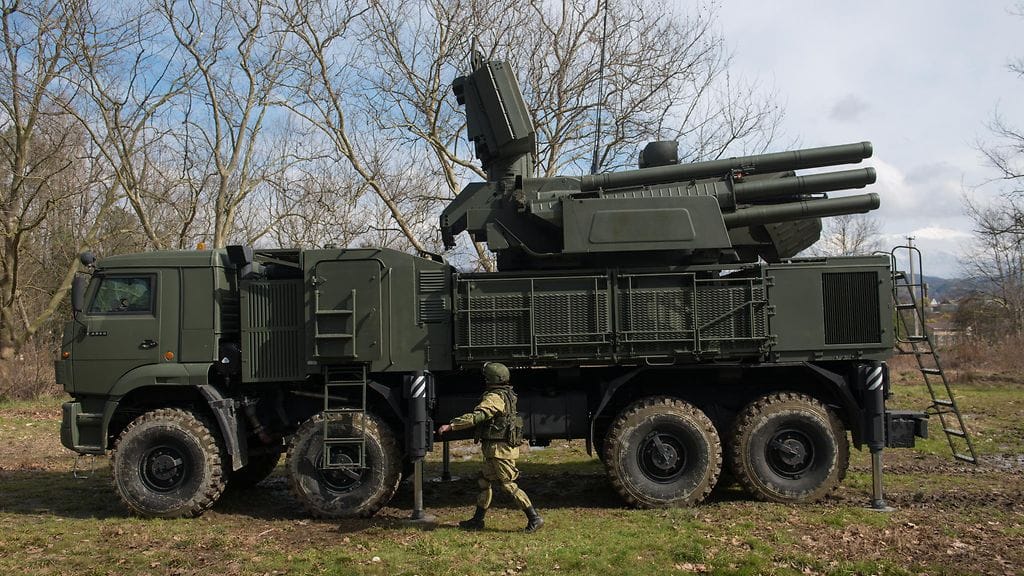 Kuvassa Pantsir-S1 -ilmatorjuntajärjestelmä