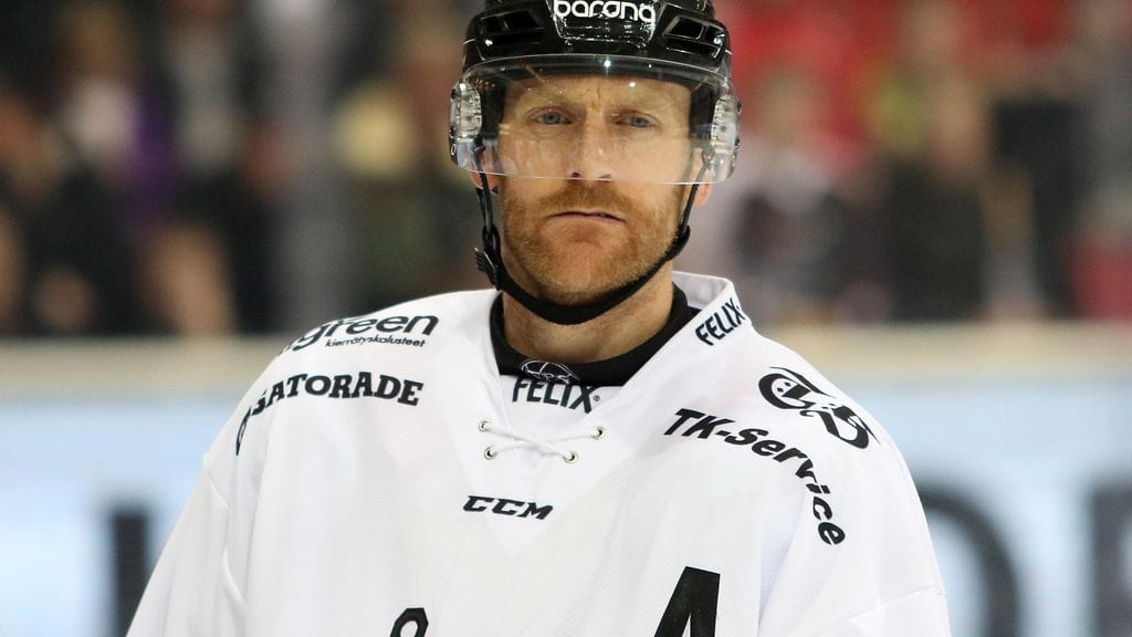 TPS:n varakapteenina viimeisten kolmen kauden ajan toiminut Henrik Tallinder lopettaa jääkiekkoilijan uransa.